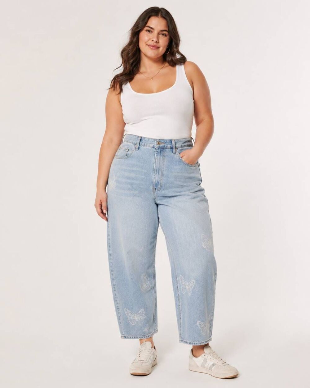 Hollister Ultra High-Rise Baggy Jeans Women’s 18S Light Wash Butterfly Print